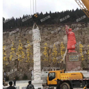 石雕龙柱华表