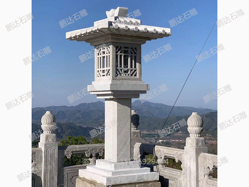 石雕灯塔