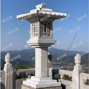 石雕灯塔